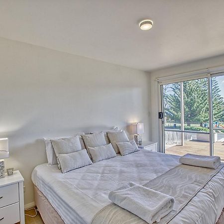 Quarterdeck Apartment Binalong Bay Экстерьер фото