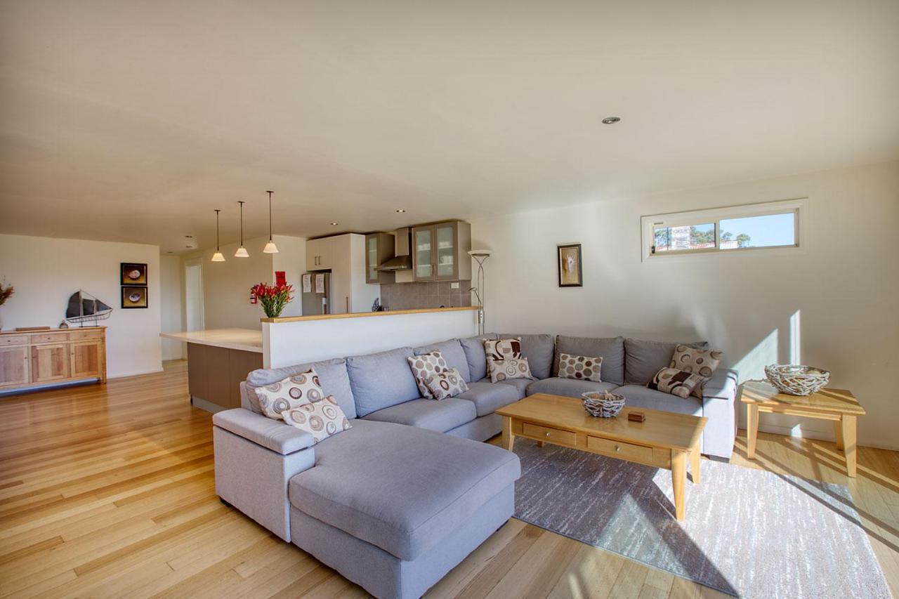 Quarterdeck Apartment Binalong Bay Экстерьер фото