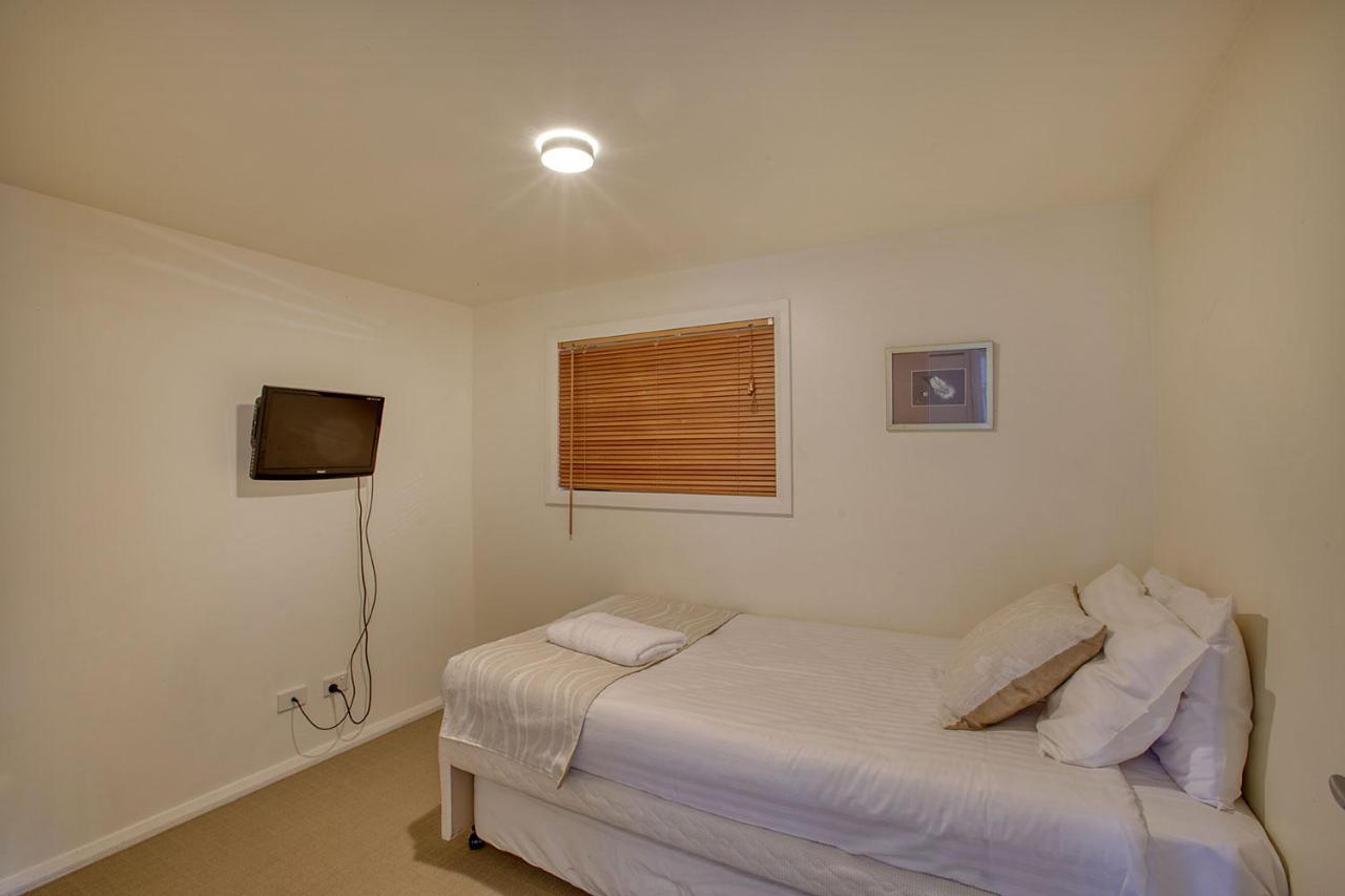 Quarterdeck Apartment Binalong Bay Экстерьер фото