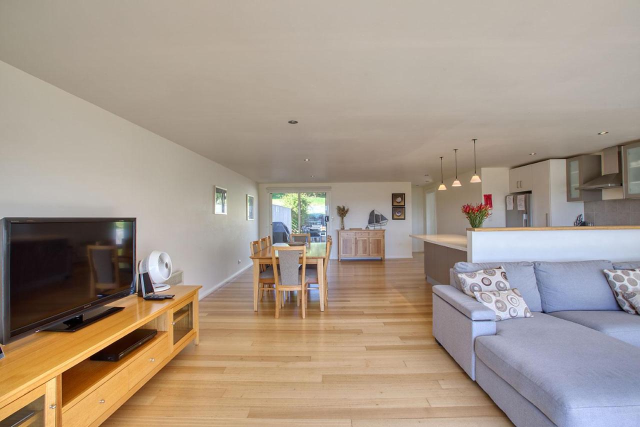 Quarterdeck Apartment Binalong Bay Экстерьер фото