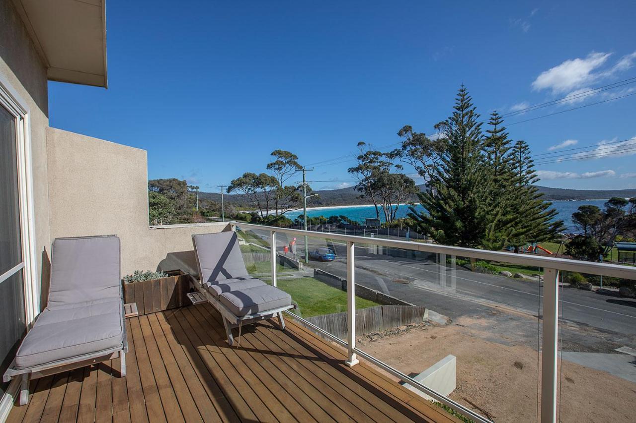 Quarterdeck Apartment Binalong Bay Экстерьер фото