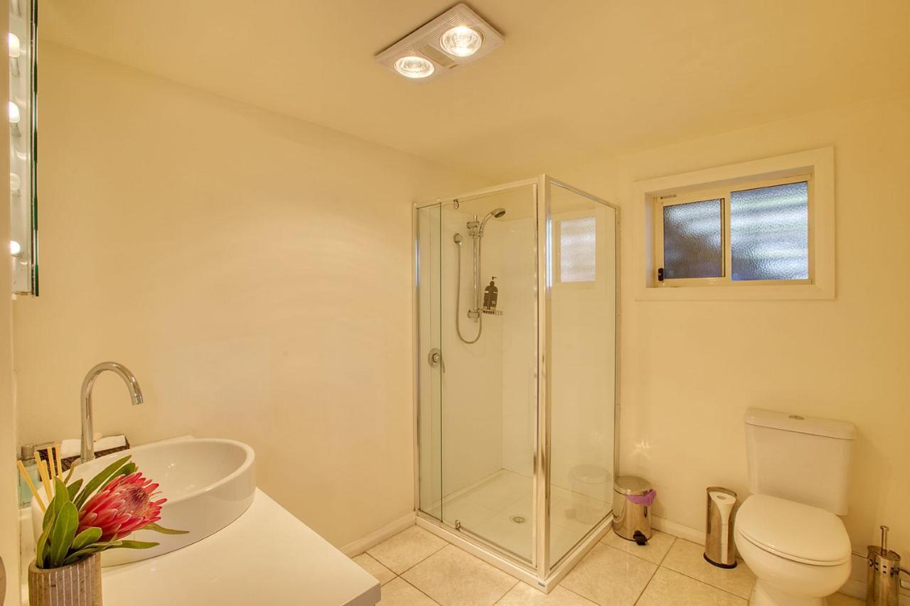 Quarterdeck Apartment Binalong Bay Экстерьер фото