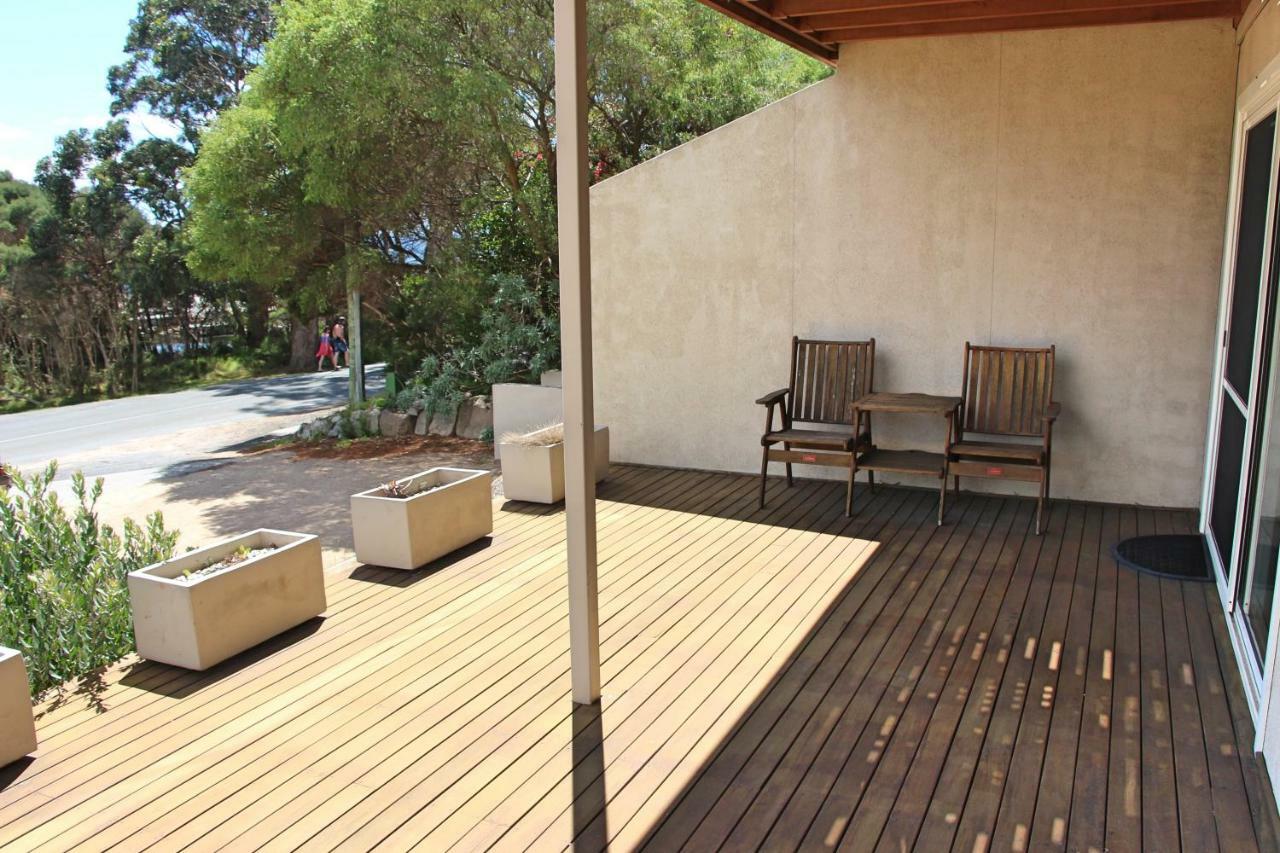 Quarterdeck Apartment Binalong Bay Экстерьер фото
